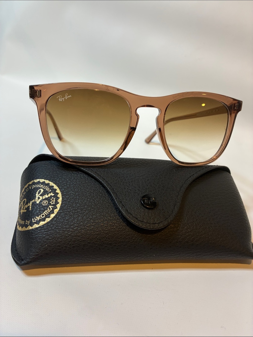Ray-Ban RB2210 Unisex Sunglasses
Brown Frame with Brown Gradient Lenses